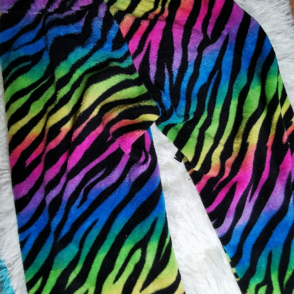 Pyjama pants 2/$7 - Picture 7 of 10